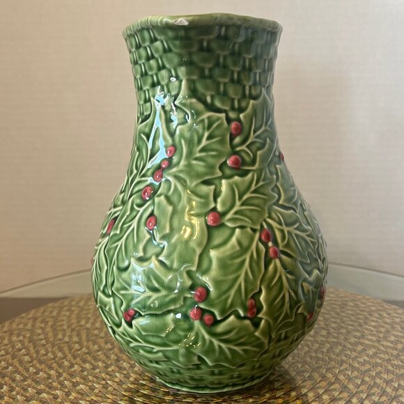 Bordallo Pinheiro Christmas Holly Pitcher - Picture 5 of 16